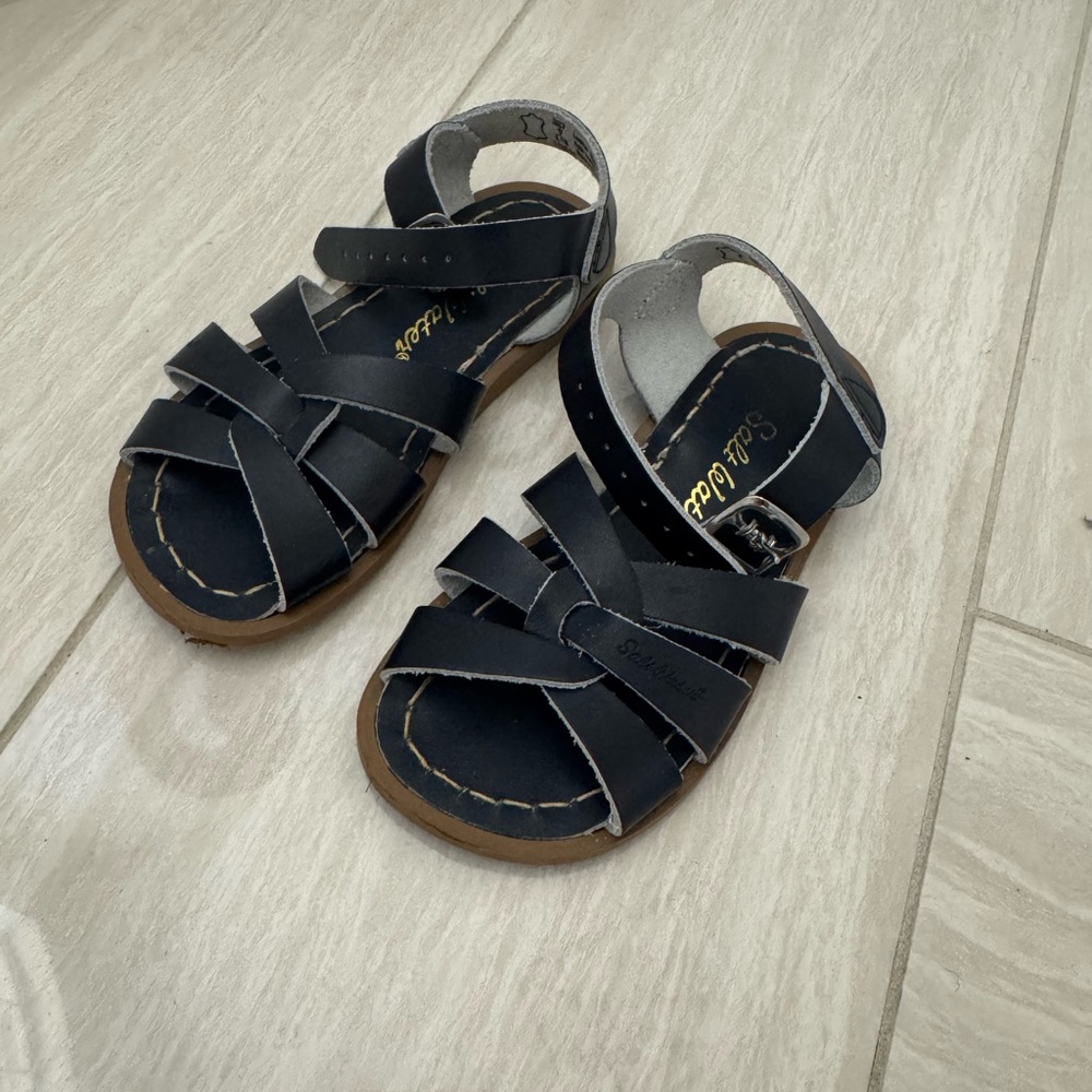 Toddler Salt Water Navy Blue Sandals, EUC, size 9